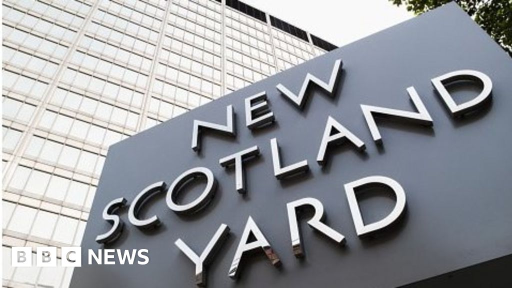 Racism case against three Met police officers collapses BBC News