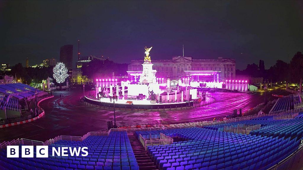 Time-lapse shows preparations for Platinum Jubilee