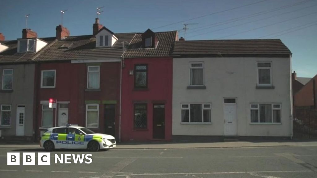 Two arrested after man found dead in South Elmsall house - BBC News