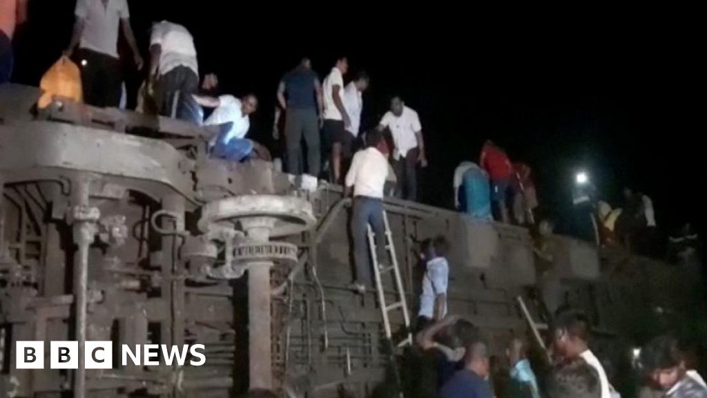 インド列車事故：オリッサ州事故で120人以上死亡