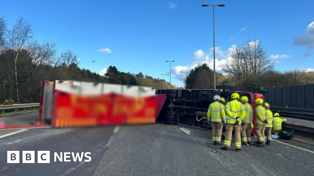 M40 reopens after funfair lorry crash 