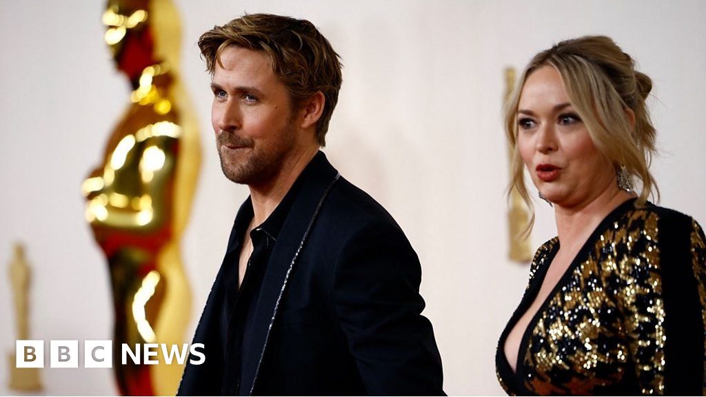 Oscars Stars dazzle on the red carpet