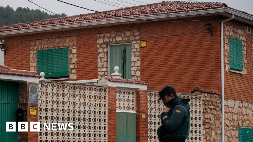 Испанската полиция разследва обстоятелствата около убийството на трима възрастни братя