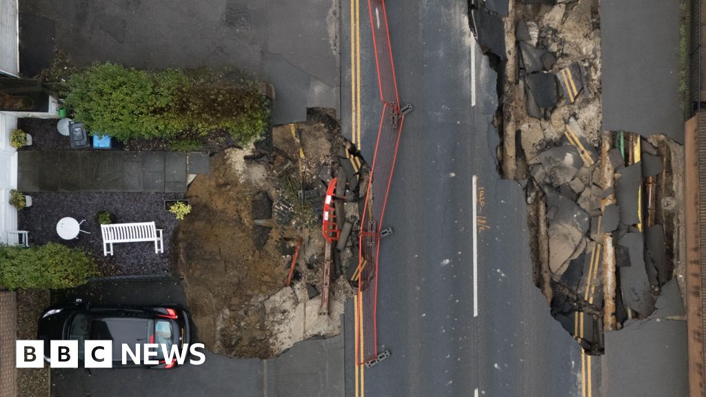 Sinkhole Godstone untuk diselidiki dengan peta 3D, kata Dewan