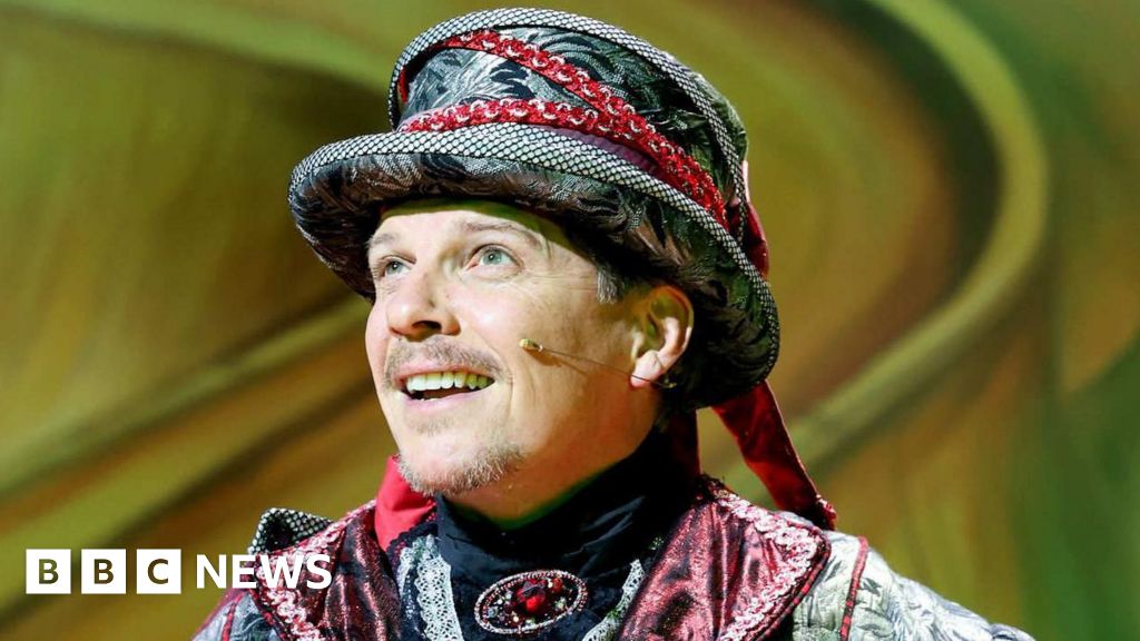 Nigel Harman back in panto after 40 years, oh yes he is