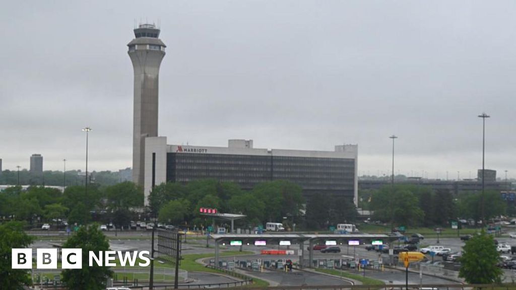 New audio reveals moment Newark air traffic radar goes dark thumbnail
