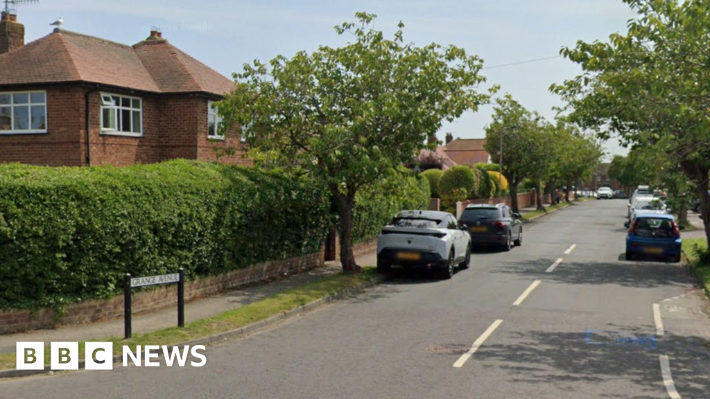 bbc.co.uk - Four people arrested after car rammed into Filey house