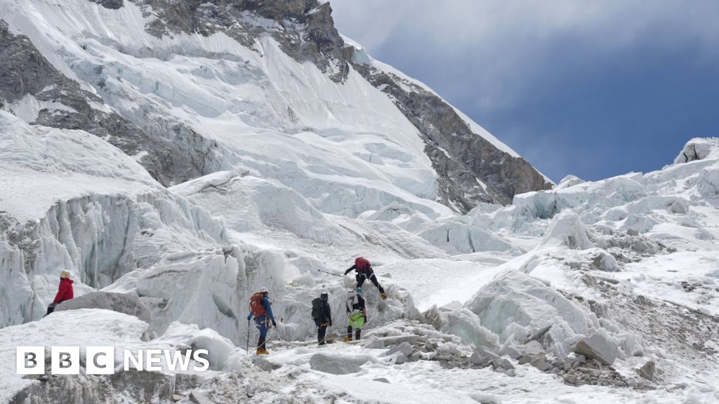 Chunk of glacier blocks route up Everest in peak climbing season