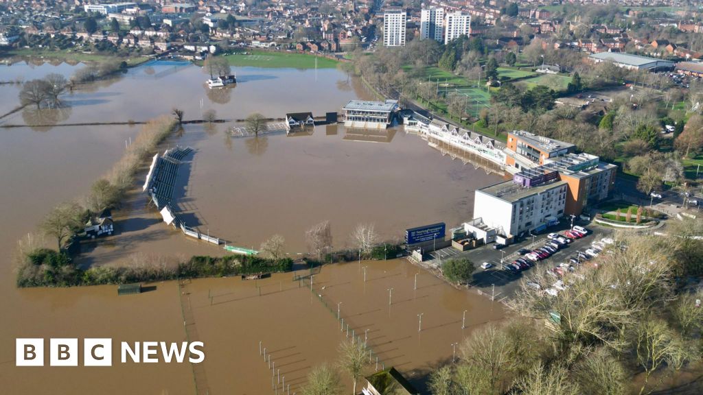 Council promise to fight for New Road cricket grounds future  – BBC News