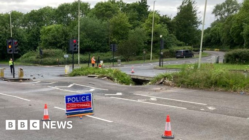 Swindon burst water main causing tailbacks