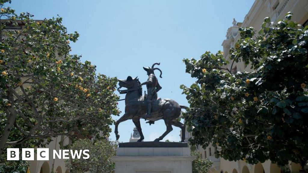 Statue of Spanish conquistador Pizarro returns to central Lima