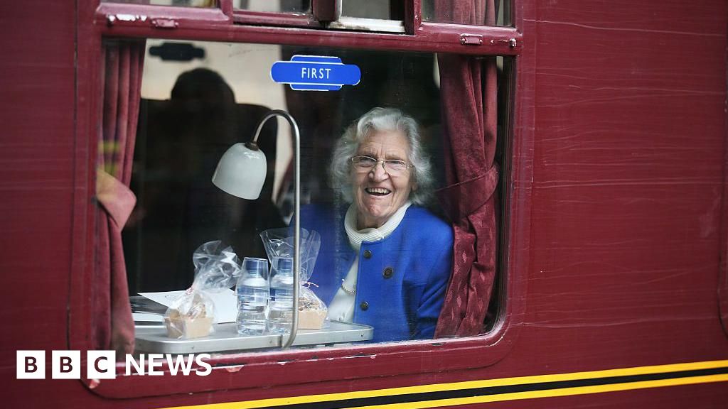 Borders Railway campaigner Madge Elliot dies aged 95 – BBC News