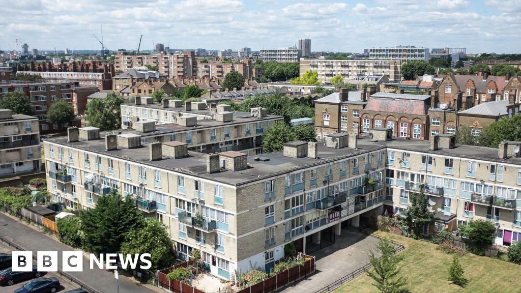 Conservatives pledge to ban foreign nationals from social housing