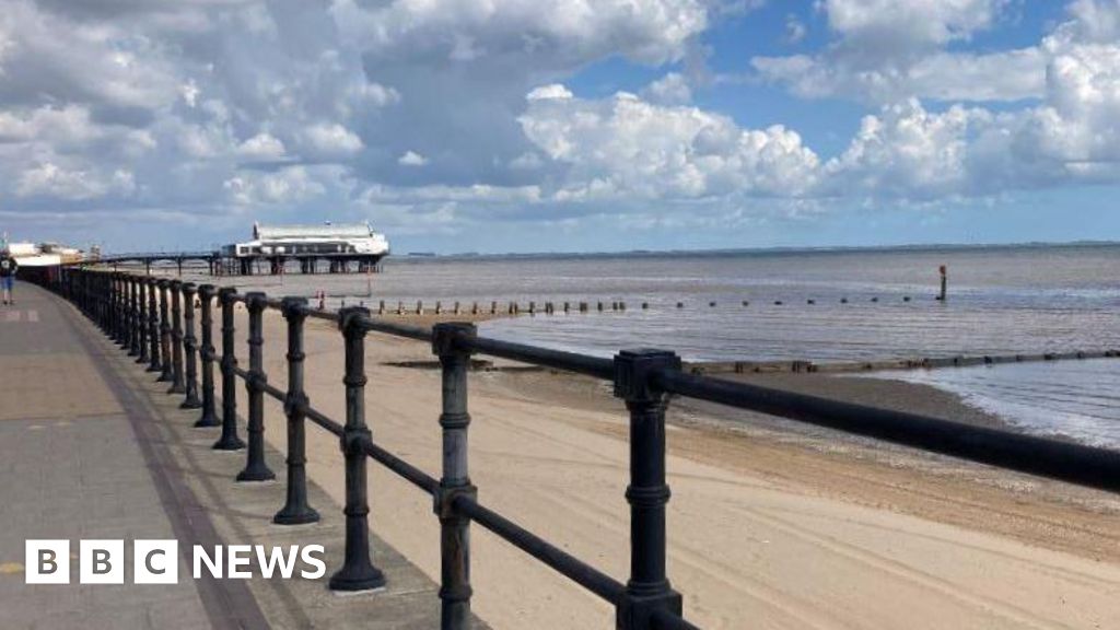 Cleethorpes: Man's body discovery on town beach 'unexplained'