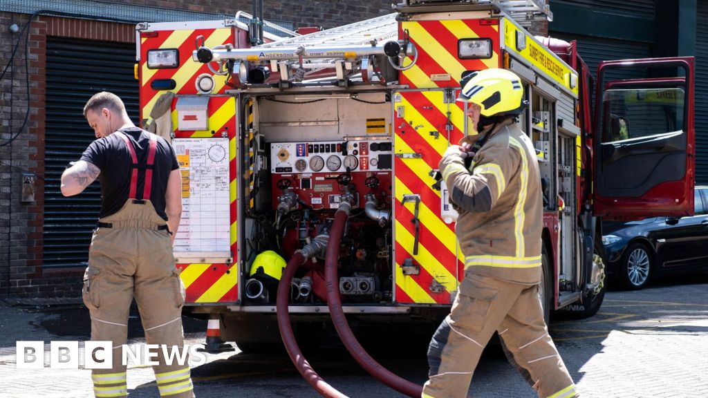 bbc.co.uk - Cash Murphy - Wildfire near Barnett Hill Hotel outside Guildford now contained