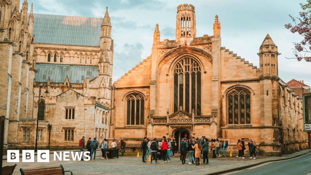 Church 'transforms lives' with £1m from anonymous donor - BBC News