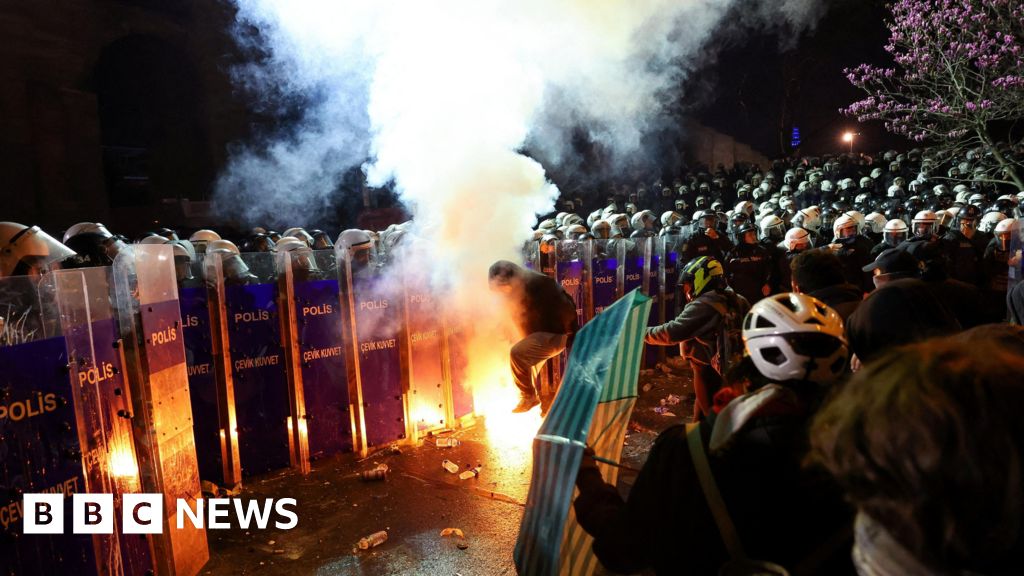 Protesters in Turkey rally 'for justice' after mayor's arrest