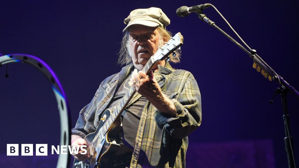 Neil Young announces Glasgow Summer Sessions show