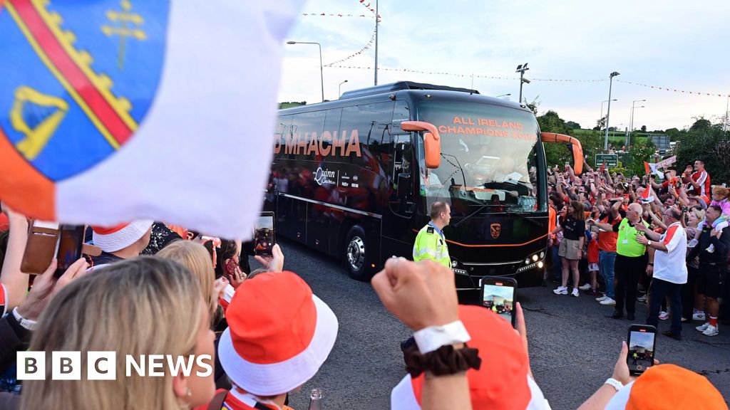 Thousands greet Armagh squad after All-Ireland win