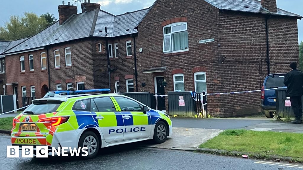 Woman, 40, and girl, 8, found dead in Salford home(02)