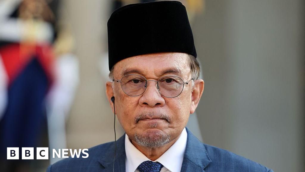 Who is Anwar Ibrahim, the Malaysian leader who helped Trump preside over a 'peace deal'?