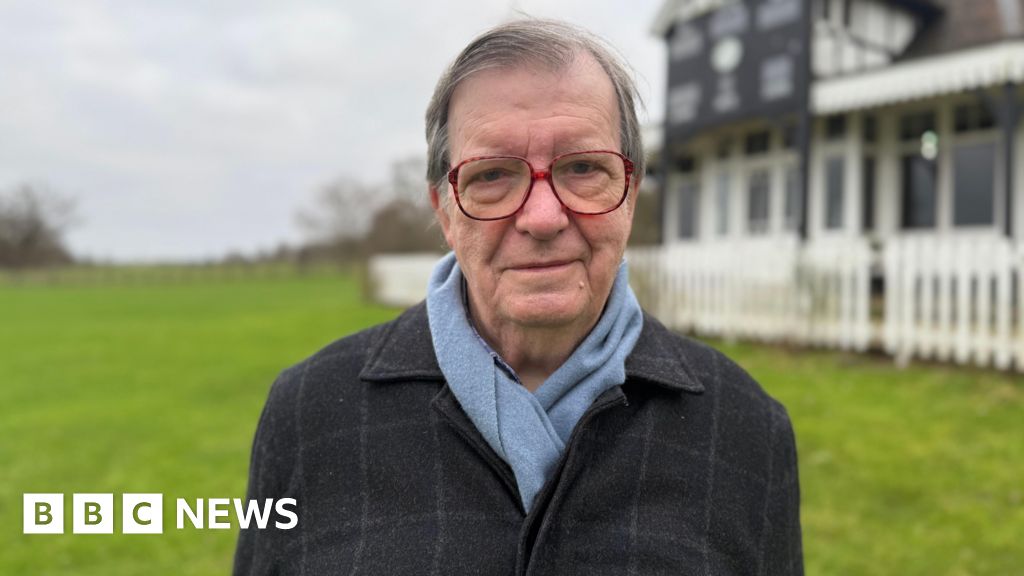 bbc.co.uk - Harry Parkhill - Ex-Stamford hotel owner handed New Year Honour for cricket - BBC News