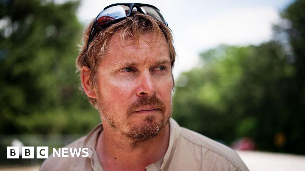 Briton on around-the-world walk since 1998 refused access to Channel Tunnel for final leg