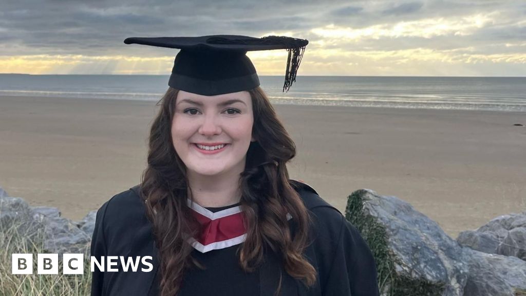 Not getting 646 jobs after graduating made me question uni