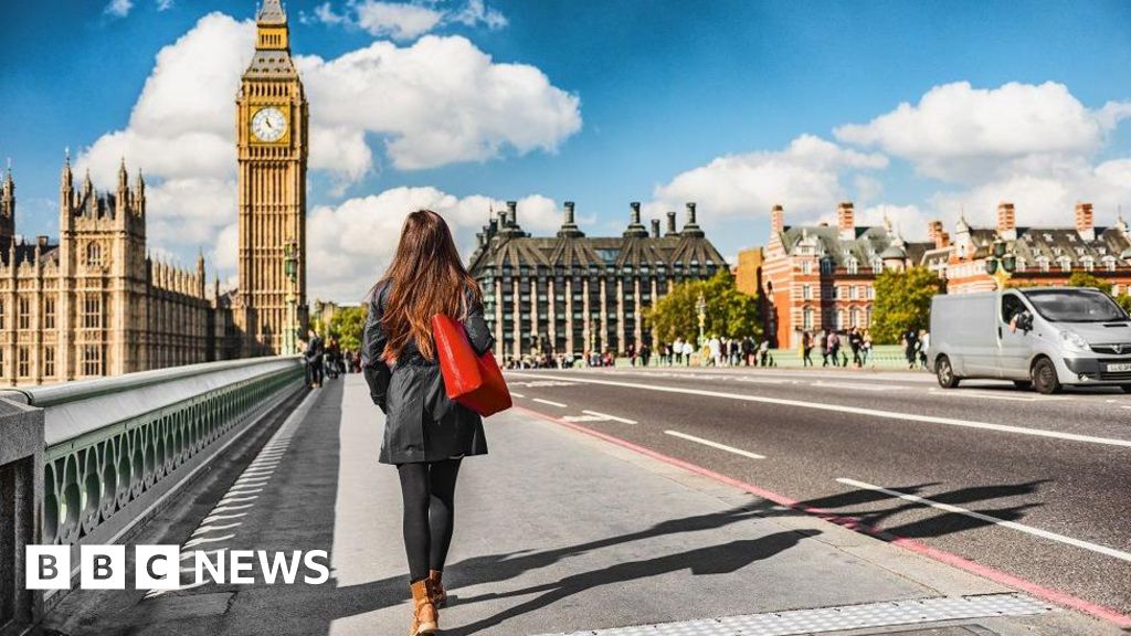 Thousands of civil servant jobs to leave London