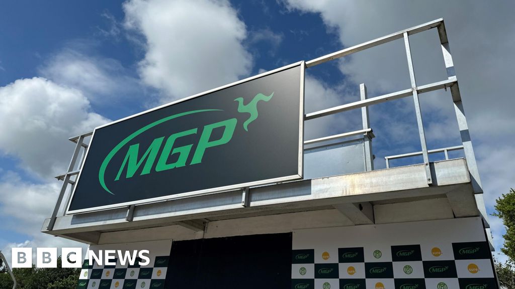 Roads close for second day of Manx GP racing