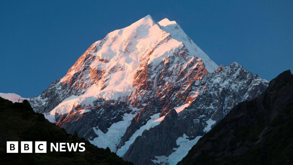 Tiga pendaki dikhawatirkan tewas di gunung tertinggi Selandia Baru