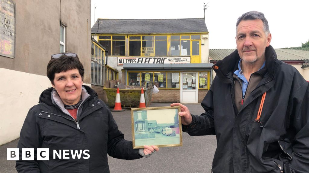 Family-run Rotherham shop to close for final time after 52 years - BBC News