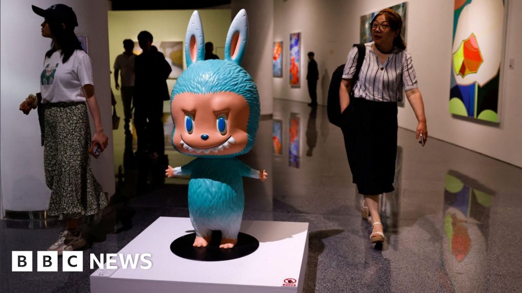 Human-sized Labubu doll sells for more than 0,000
