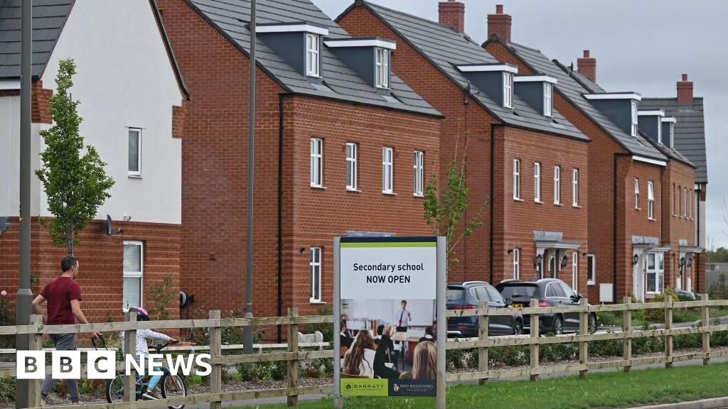 Biggest UK housing firm to build fewer homes