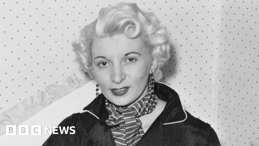 Grandchildren of last woman to be hanged in Britain seek pardon