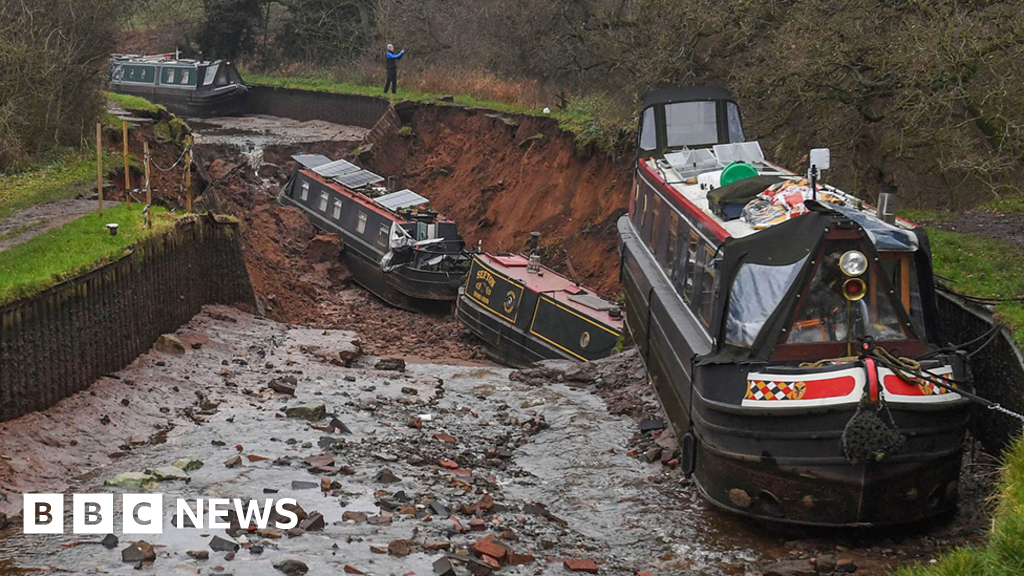 Boaters stranded for Christmas after canal collapse