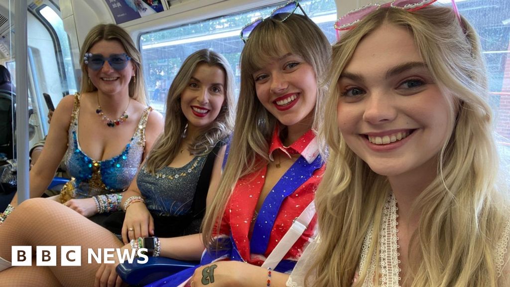 Taylor Swift fan’s dress delights fans on the way to Wembley