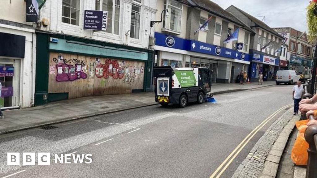 bbc.co.uk - Man in hospital after suspected Penzance assault - BBC News