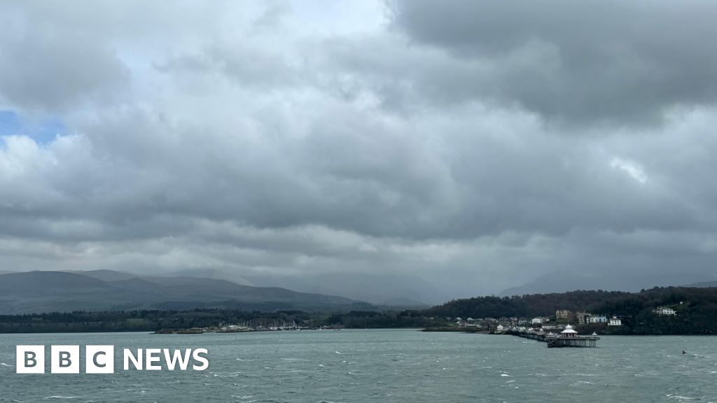 Tourists cancel Easter breaks as Storm Dave to bring 80mph winds