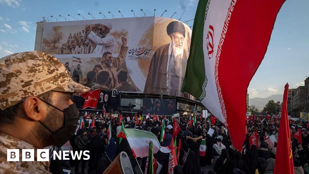 Iran threatens to block more trade routes as US launches fresh strikes  www.bbc.com