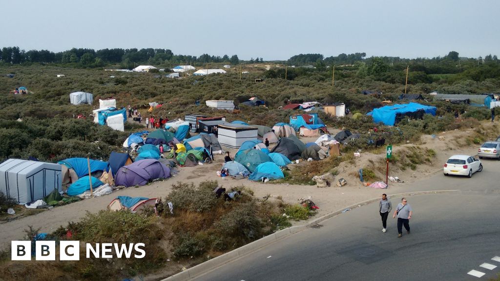 What do Calais migrants know about the UK? BBC News