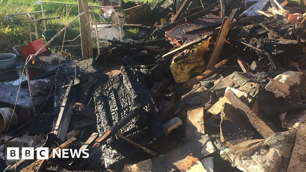 Bid To Burn Wasp Nest Starts Bletchley Garage Fire Bbc News
