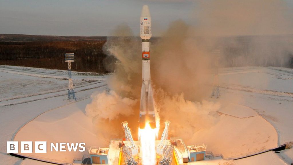 Russia Loses Contact With New Weather Satellite - BBC News