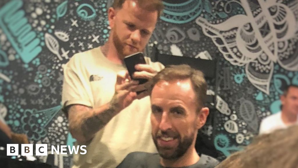 Euro 2020: England's World Cup barber offers free haircuts ...