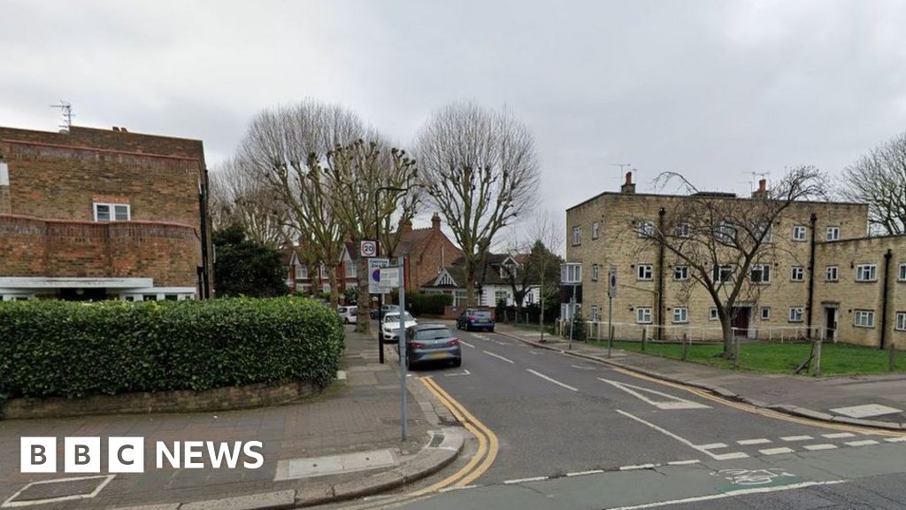 Ealing Common: Man Stabbed To Death In Fight - Bbc News