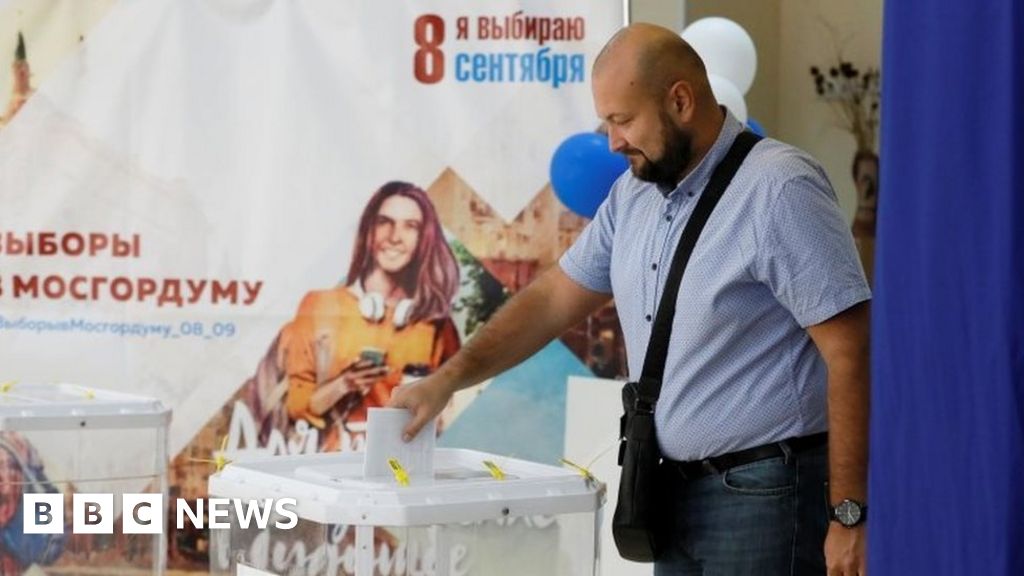 Russia's ruling party hit badly in Moscow election