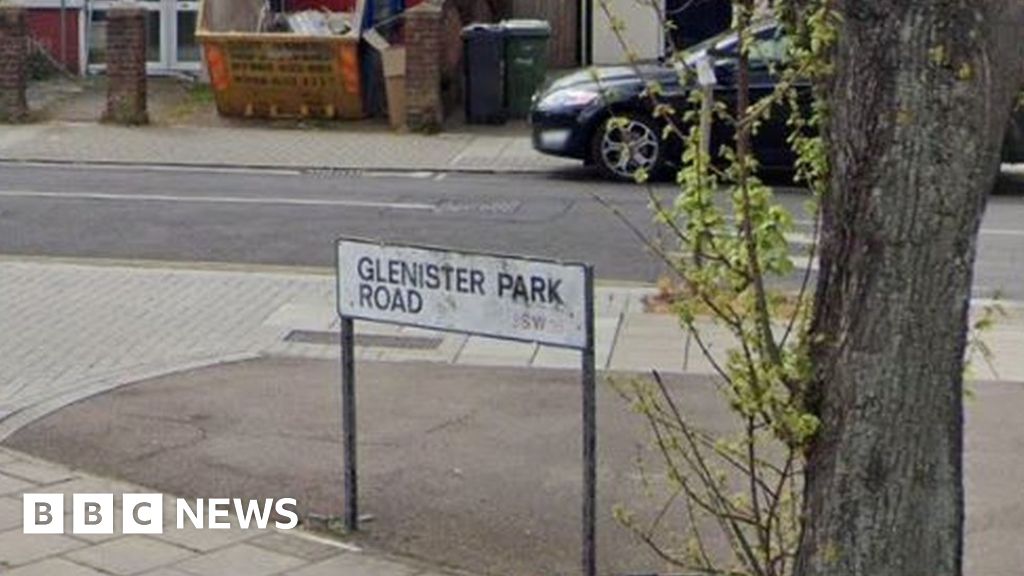 Streatham: Two charged with murder after fatal house fire - BBC
