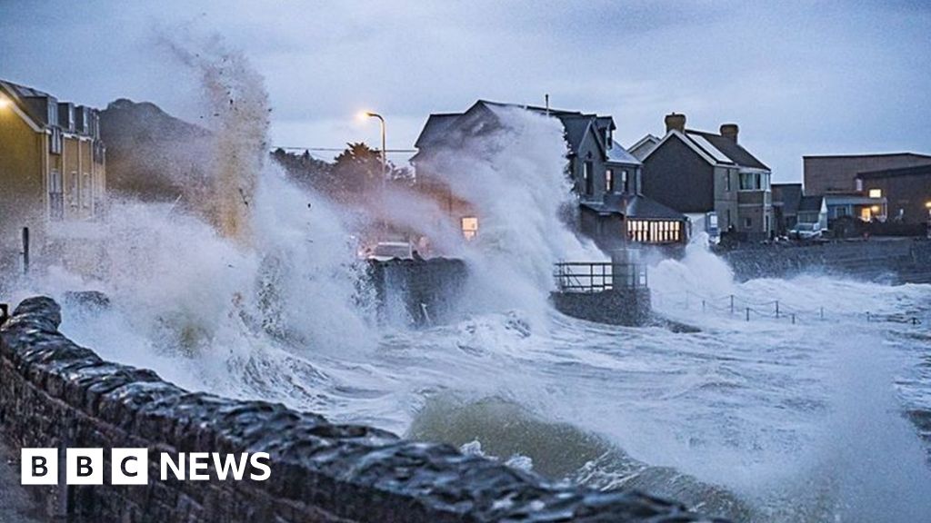 Storm Ellen: Power Cut Affects Hundreds Of Homes Amid Warning - BBC News