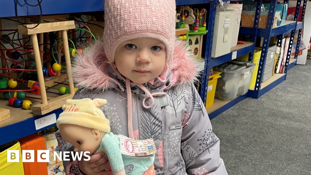 Child refugee finds same doll she left in Ukraine