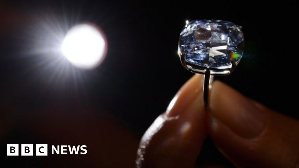 Blue diamond fetches $48m at auction - BBC News